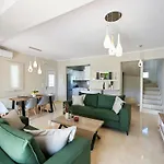Vilă Depis Home, In Lefkas Town *
